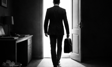 Démission du dirigeant : effet immédiat, préavis et responsabilité